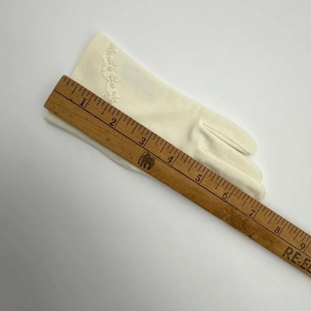 Vintage 1960s 1970s ARIS Hands Beautiful Ivory Dress Gloves Embroidered One Size